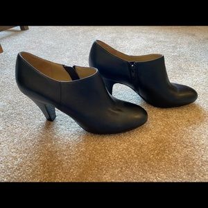 Black NWOT Naturalizer “shooties” SZ 9